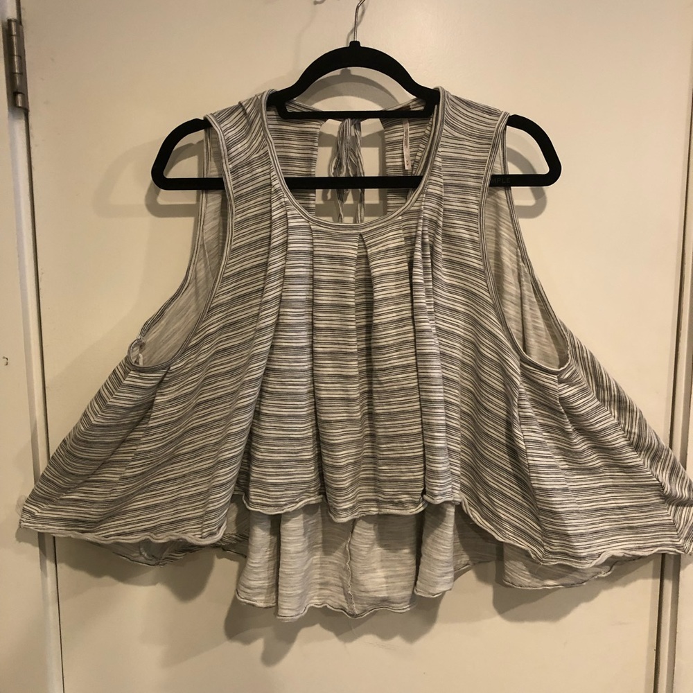 Free People ~ cropped, sleeveless size M❣️
